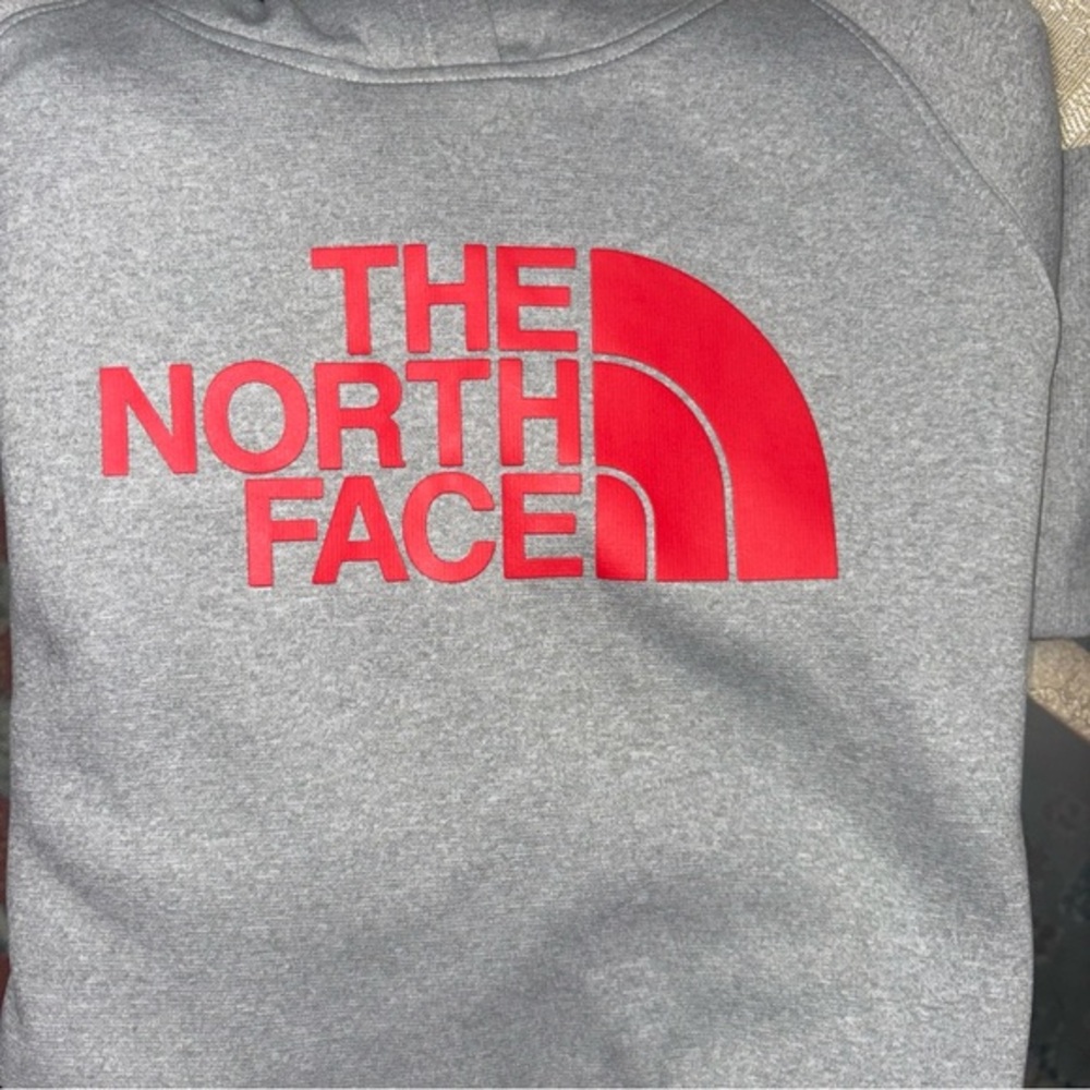 The North Face women’s Crewneck Sweater in Gray with Red Logo, size L